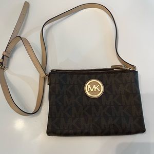 Michael Kors stap purse